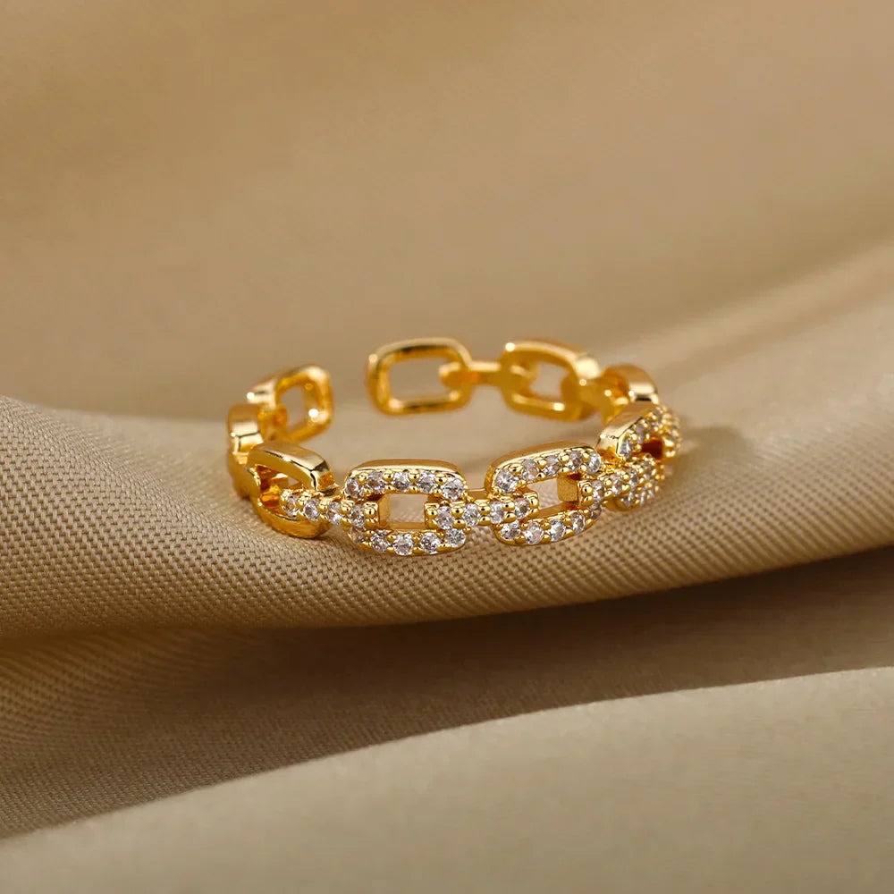 Valén – Elegant Twist Chain Ring with Sparkling Zircon