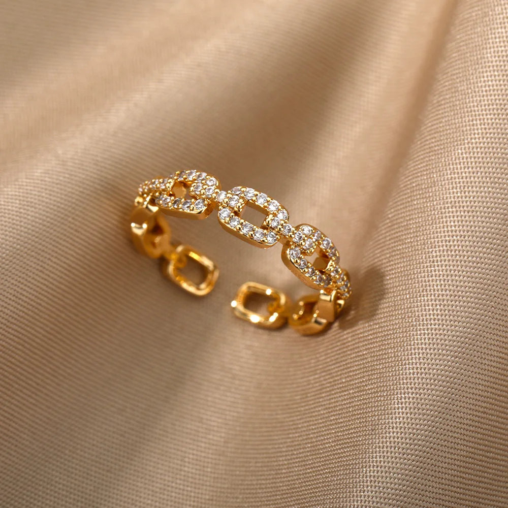 Valén – Elegant Twist Chain Ring with Sparkling Zircon