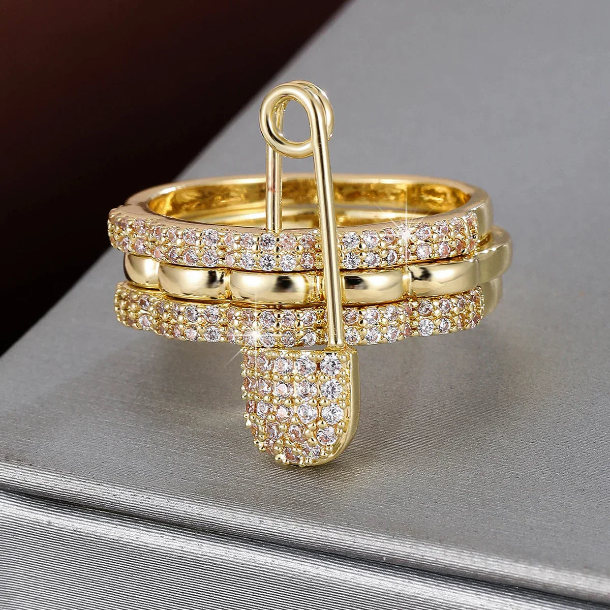 Valén – Modern Luxury in a Detachable Three-Layer Design