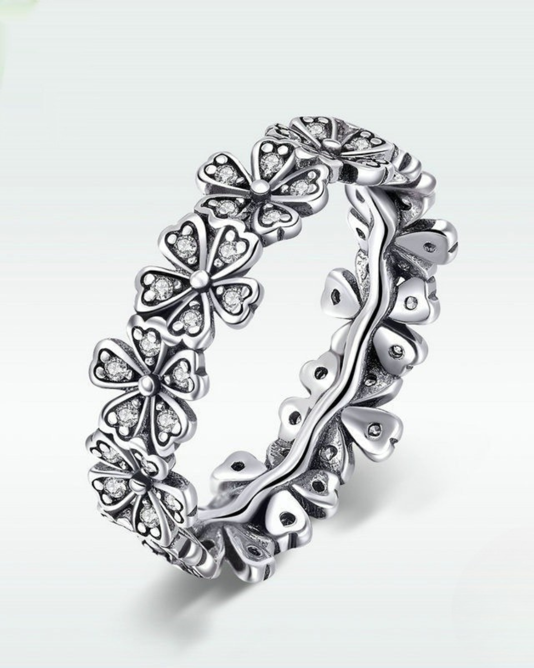 Daiséa Ring – Anel em Prata 925 com flores margaridas cravejadas e aro contínuo detalhado