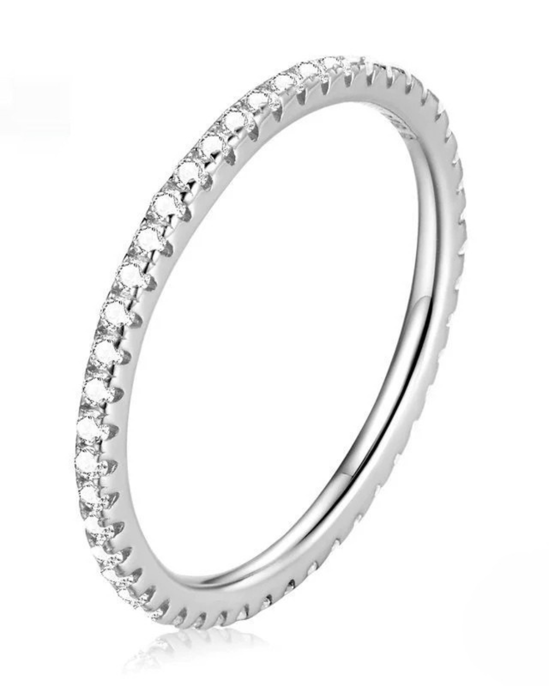 Néreya Ring – Anel meia aliança em Prata 925 com cravação de zircônias brancas delicadas e brilho elegante