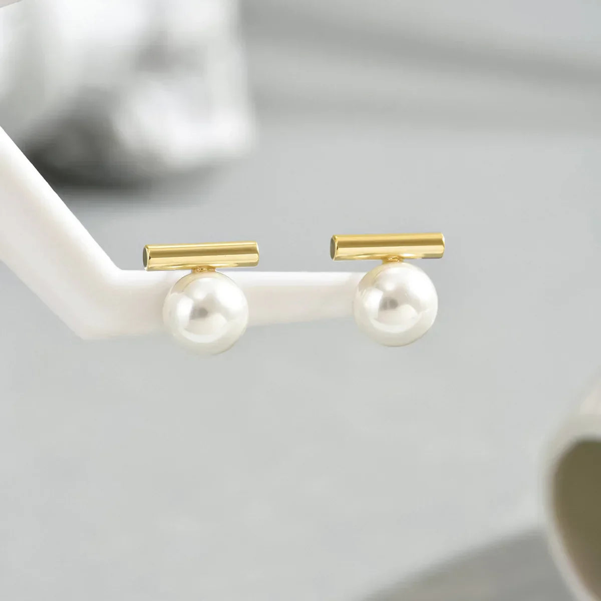 Valén Simple Imitation Pearl Stud Earrings